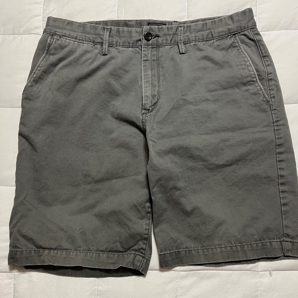Gap men’s khaki shorts, gray, 36w